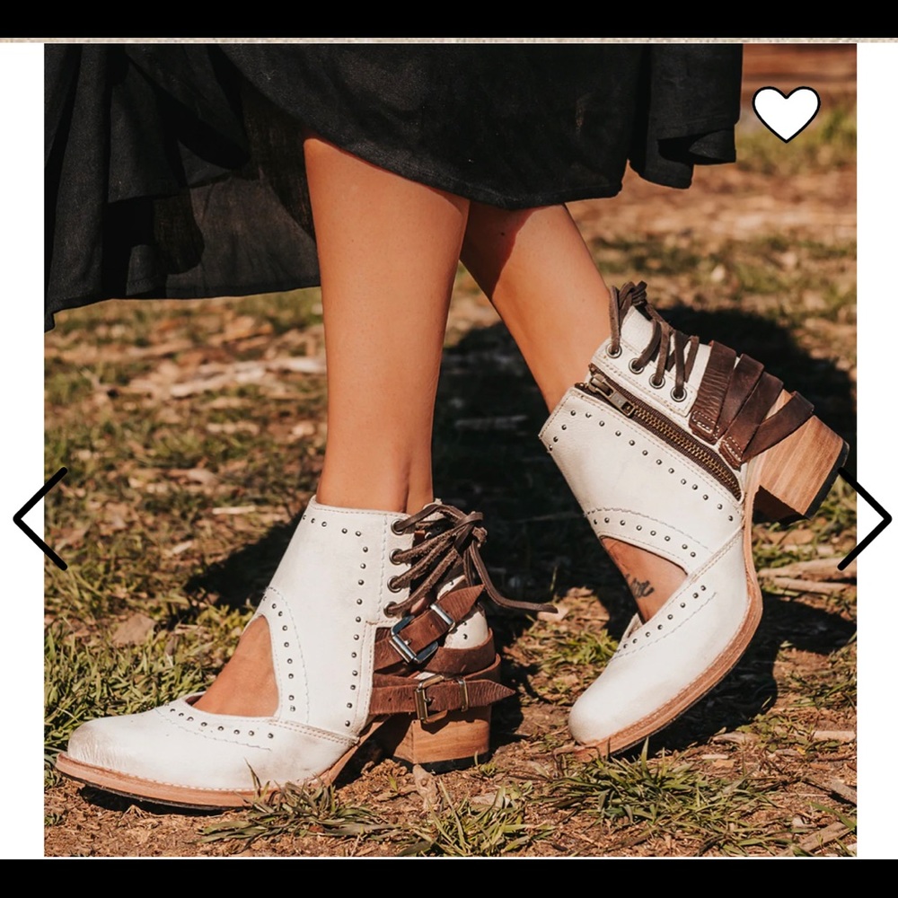 Freebird Dessert White Multi shoes EUC